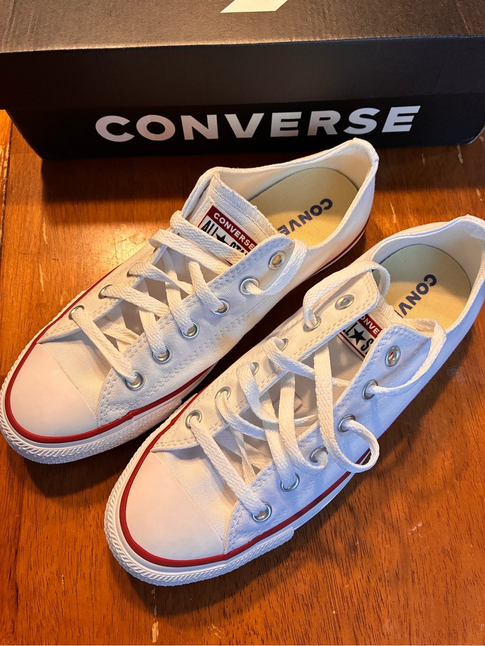 Converse White Low-Top Canvas Sneakers with Red Trim Men’s 7.5, Women’s 9.5